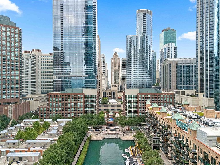440 N McClurg Ct APT 805