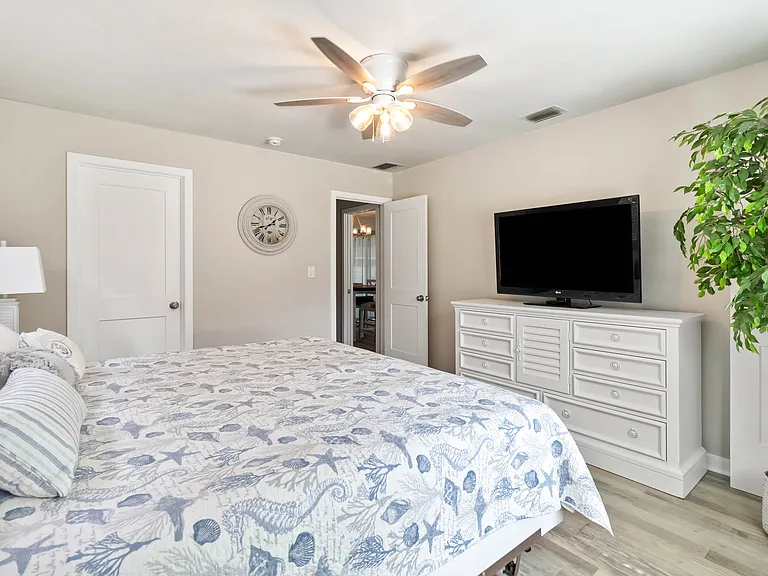 526 Conrad Rd — Photo 16