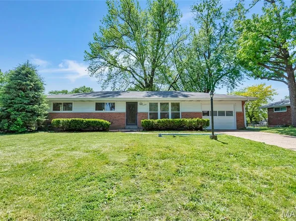 1305 Clearview Dr, Saint Charles, MO 63303