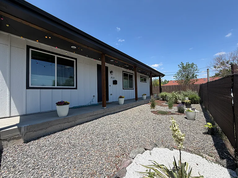 2527 W Wesley Ave — Photo 5
