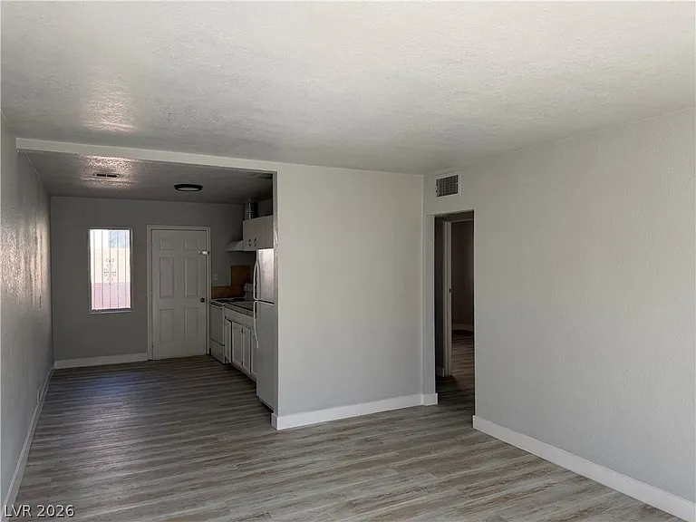 2111 Stewart Ave #B — Photo 8
