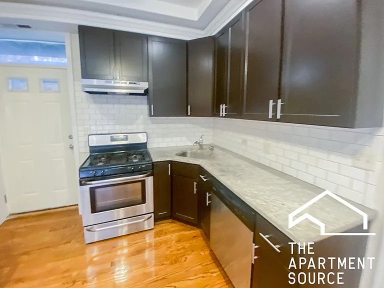 863 W Cornelia Ave #2 — Photo 3
