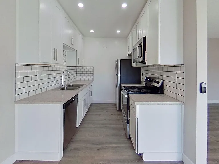 Bronze Door Apartments — Photo 9