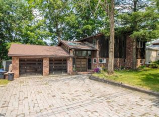 3 Winona Trl, Lake Hopatcong, NJ 07849