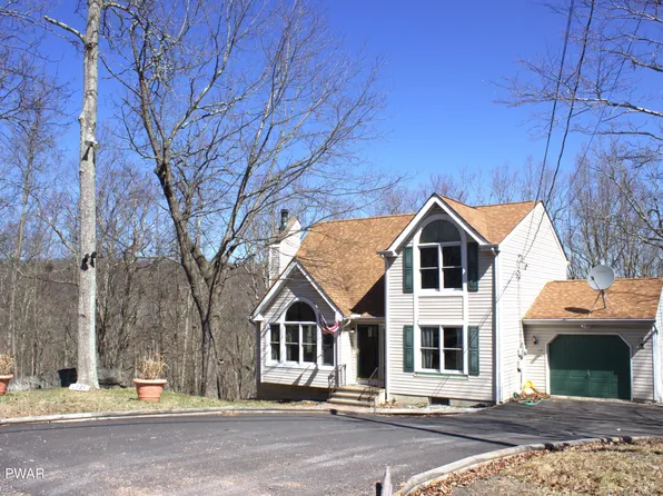 2221 Puddle Ct, East Stroudsburg, PA 18302