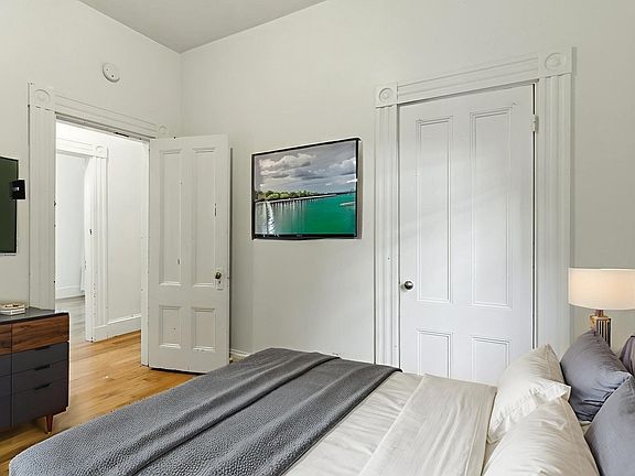 4th image of 647 E 3rd St #1