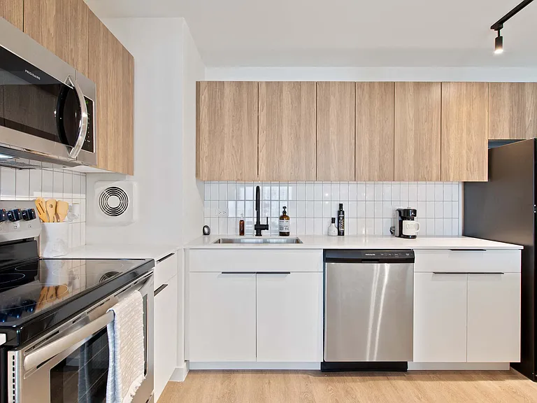 1250 N LaSalle — Photo 11