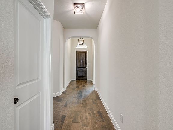4th image of 225 Palmerston Dr