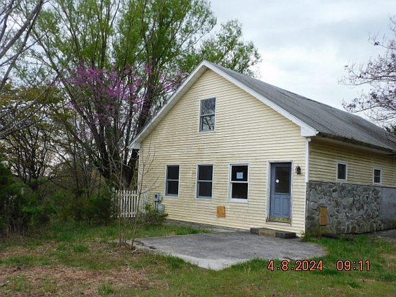 2nd image of 1361 Lucky Ln