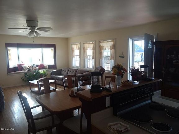 4th image of 6555 W Blain Ave