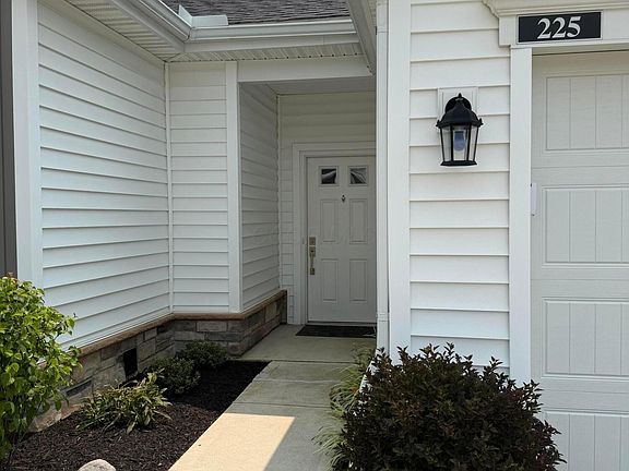 3rd image of 225 Lenell Loop