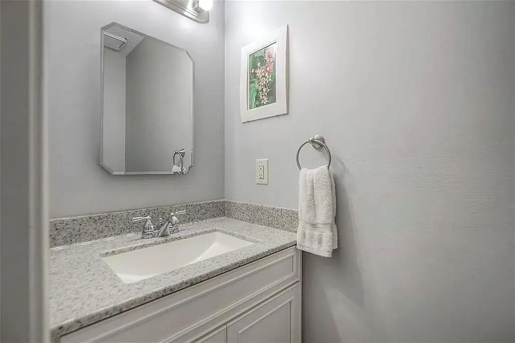2 bed, 1.5 bath, 1121 sqft, $1,600 — Photo 3