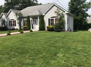 90 Coldbrook Dr, Cranston, RI 02920