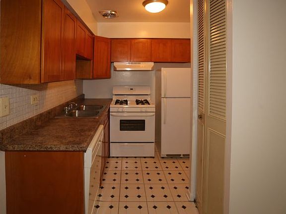 2nd image of 3160 N Cambridge Ave APT 501