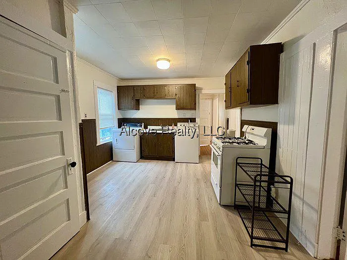 3 bed, 1.0 bath, $2,950 — Photo 4