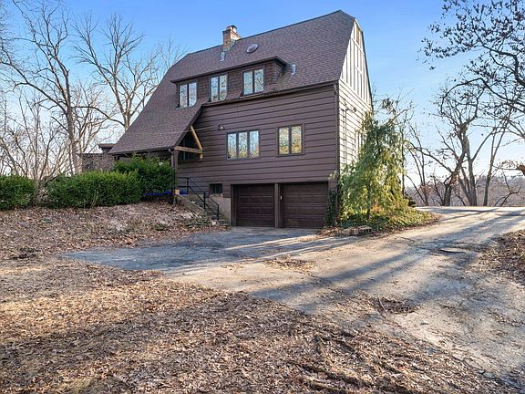 2nd image of 959 N River Rd