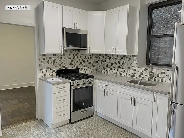 322 W 47th St #2R — Photo 10