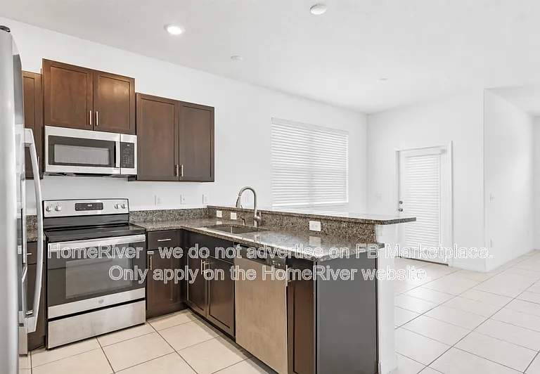 14302 Editors Note St — Photo 2