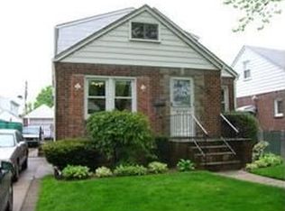 81-43 247th St, Jamaica, NY 11426