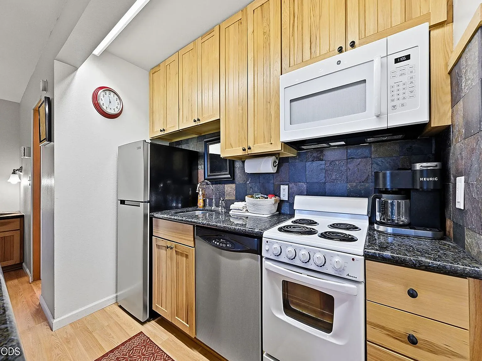18575 SW Century Dr — Photo 4