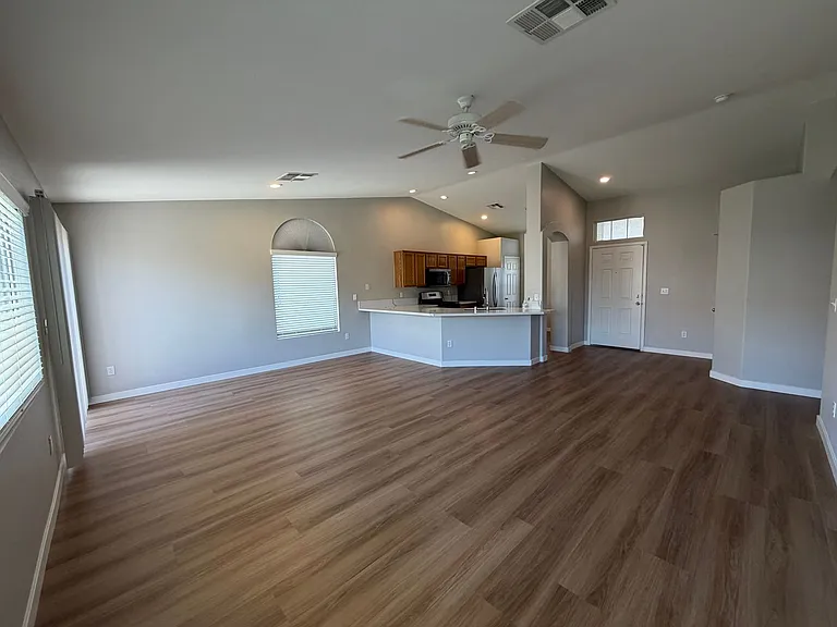 2139 Meadow Green Ave — Photo 10