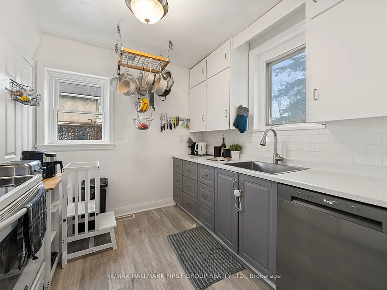 93 John St — Photo 8