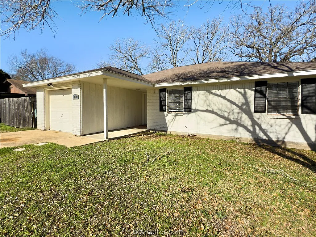 Building Photo - 3003 Highwood Ln