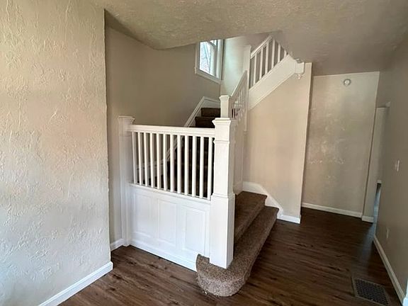 5th image of 215 Moore Ave