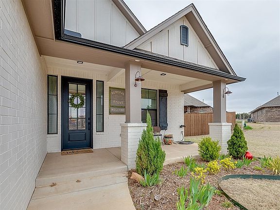 3rd image of 3125 Langley Dr