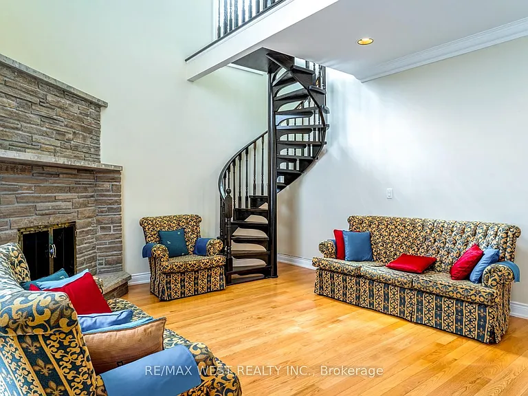 229 Baker Ave — Photo 10
