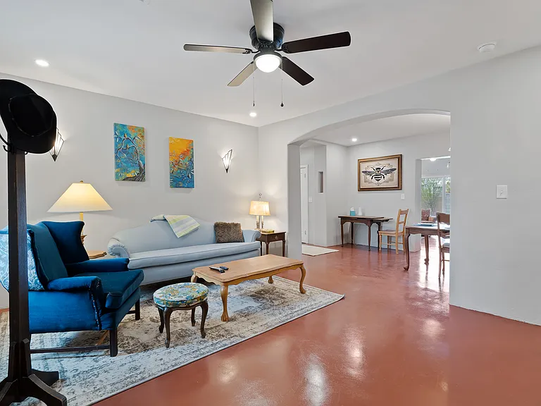 3816 E Lee St — Photo 3