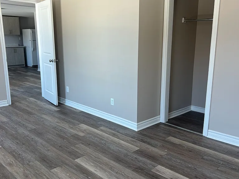 730 Simcoe St S #5 — Photo 11