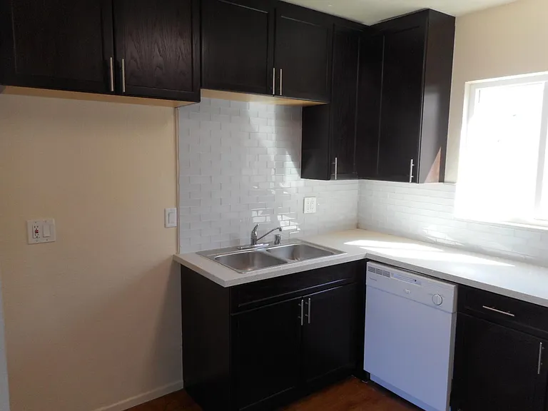 1523 Plaza Del Amo — Photo 3