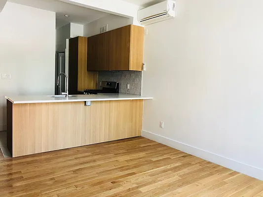 Rented by Michal Kuras, LREB | media 30