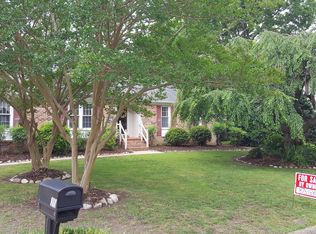 10 Rivergate Dr, Poquoson, VA 23662