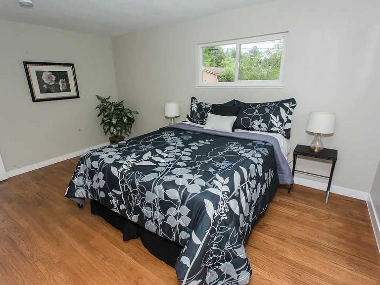 2620 S Holly St — Photo 28