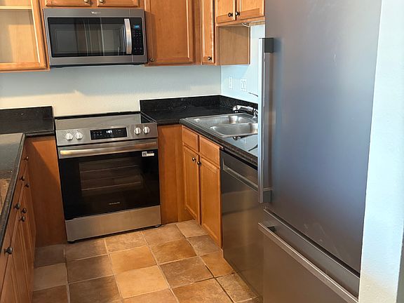 5th image of 3030 Suncrest Dr Unit 907