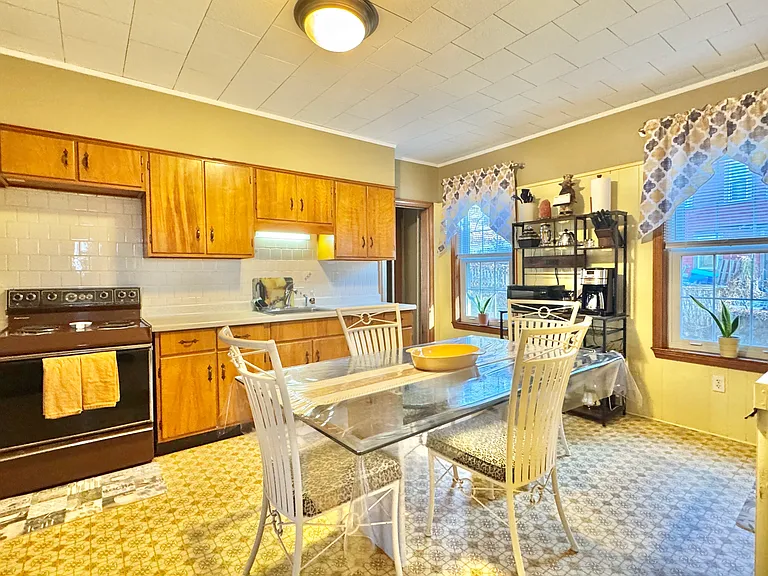 For those of you who enjoy cooking and baking. this large well stocked kitchen is waiting for you to come home with your groceries!