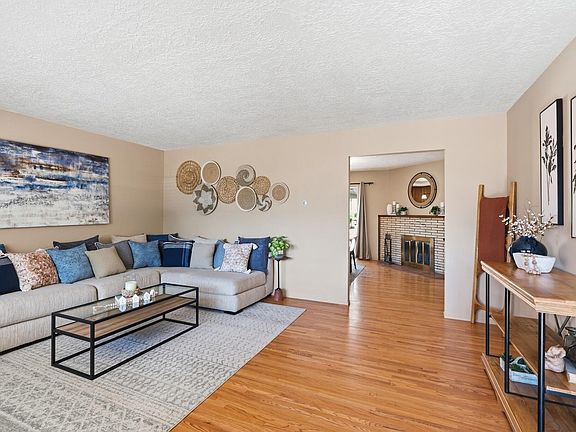 5th image of 3604 Inca St NE