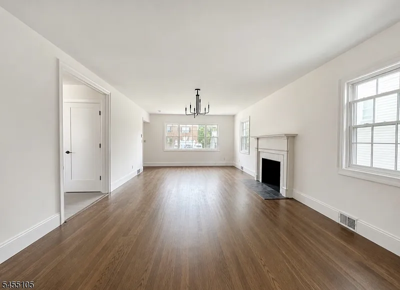 4 bed, 2.5 bath, $5,400 — Photo 3