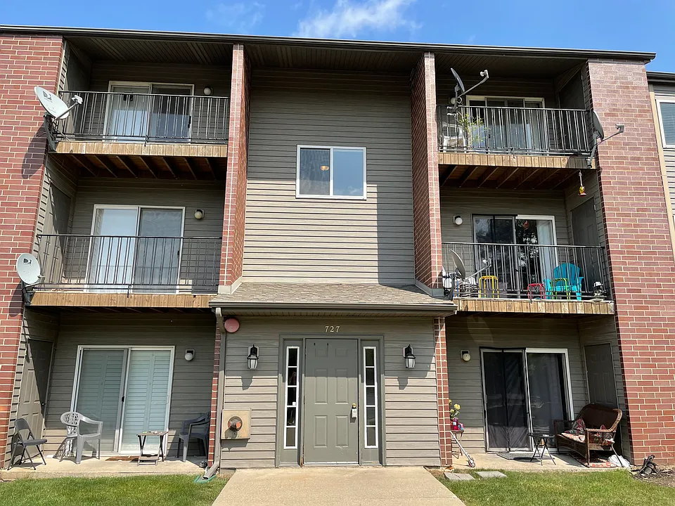 727 Elm Ln #208