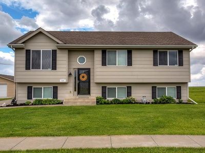 409 NE Maple St, Elkhart, IA, 50073