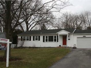 16 Hillside Rd, Penfield, NY 14526