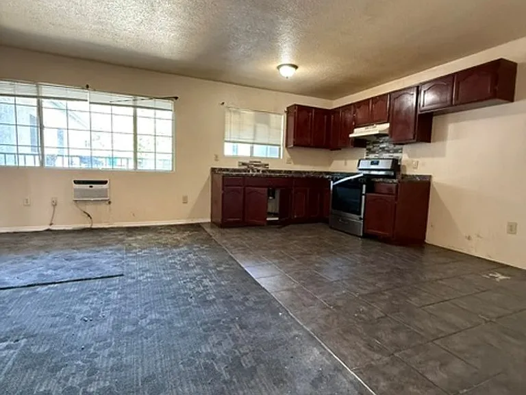 4214 Avalon Blvd — Photo 7