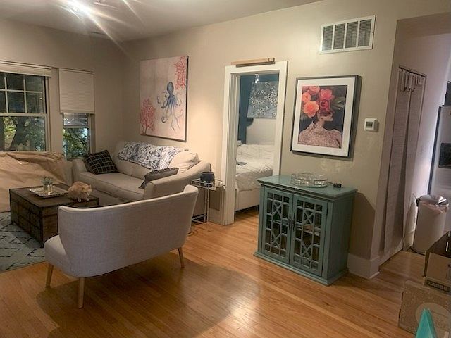 1st image of 3416 N Wolcott Ave #2