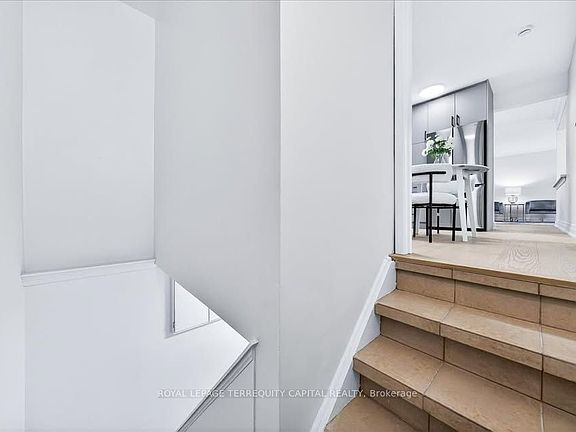 5th image of 65 Glenmanor Dr