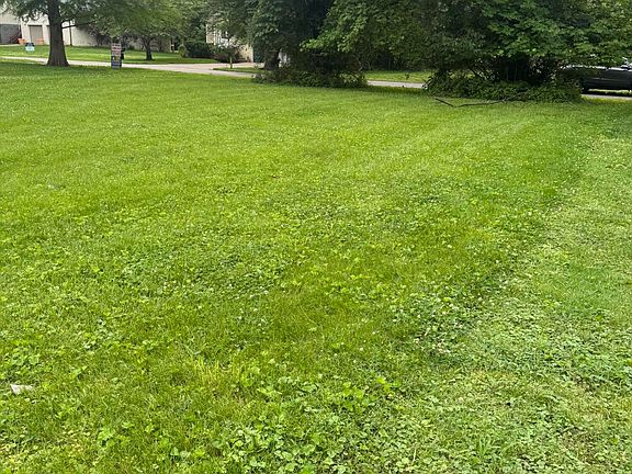 3rd image of 911 W Riverside Dr