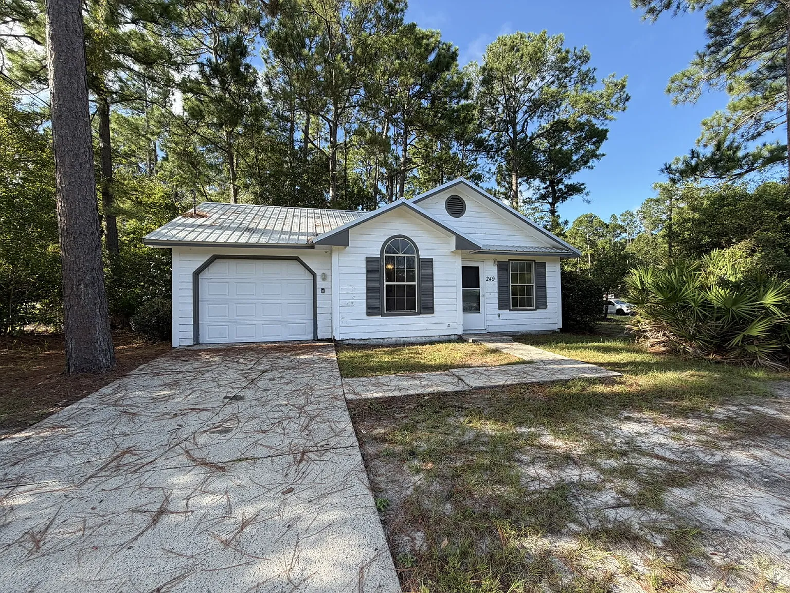 2 bed, 1.0 bath, 1224 sqft, $1,300 — Photo 1