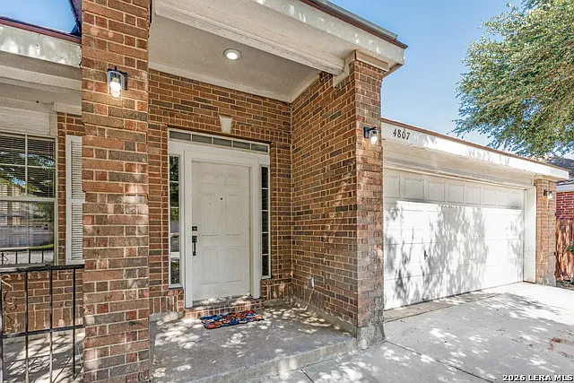 3 bed, 2.0 bath, 1837 sqft, $1,850 — Photo 4