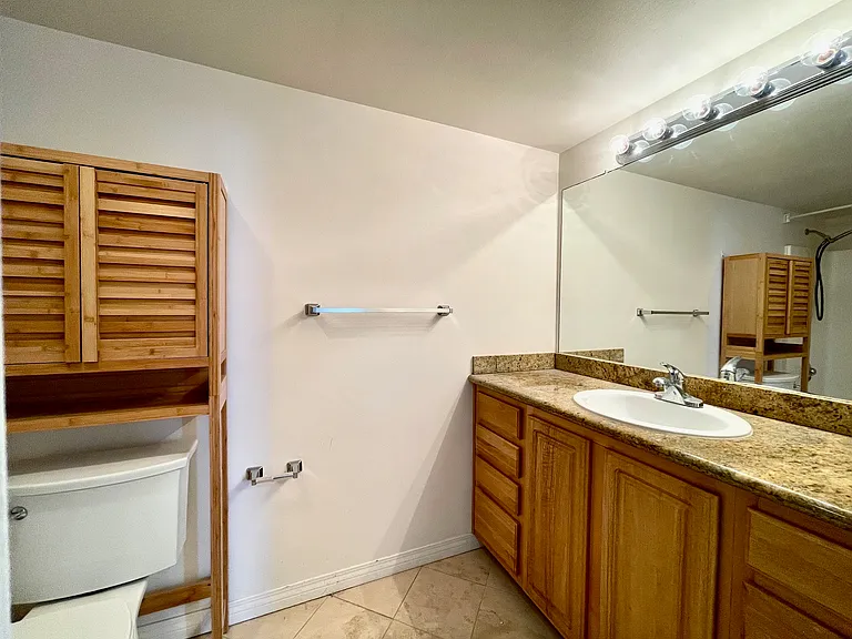 100 N River Cir N #304 — Photo 15